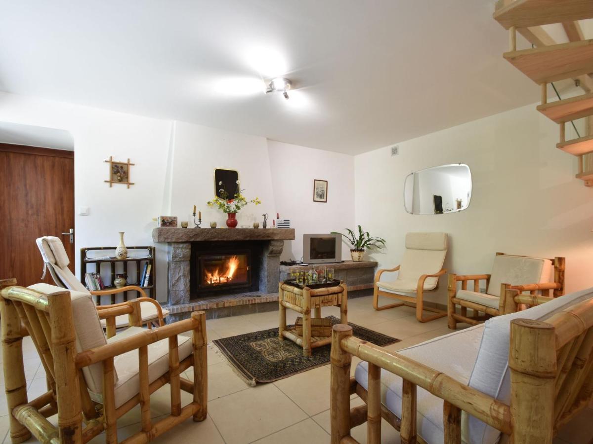 Superb Holiday Home With Private Garden Yvias Extérieur photo