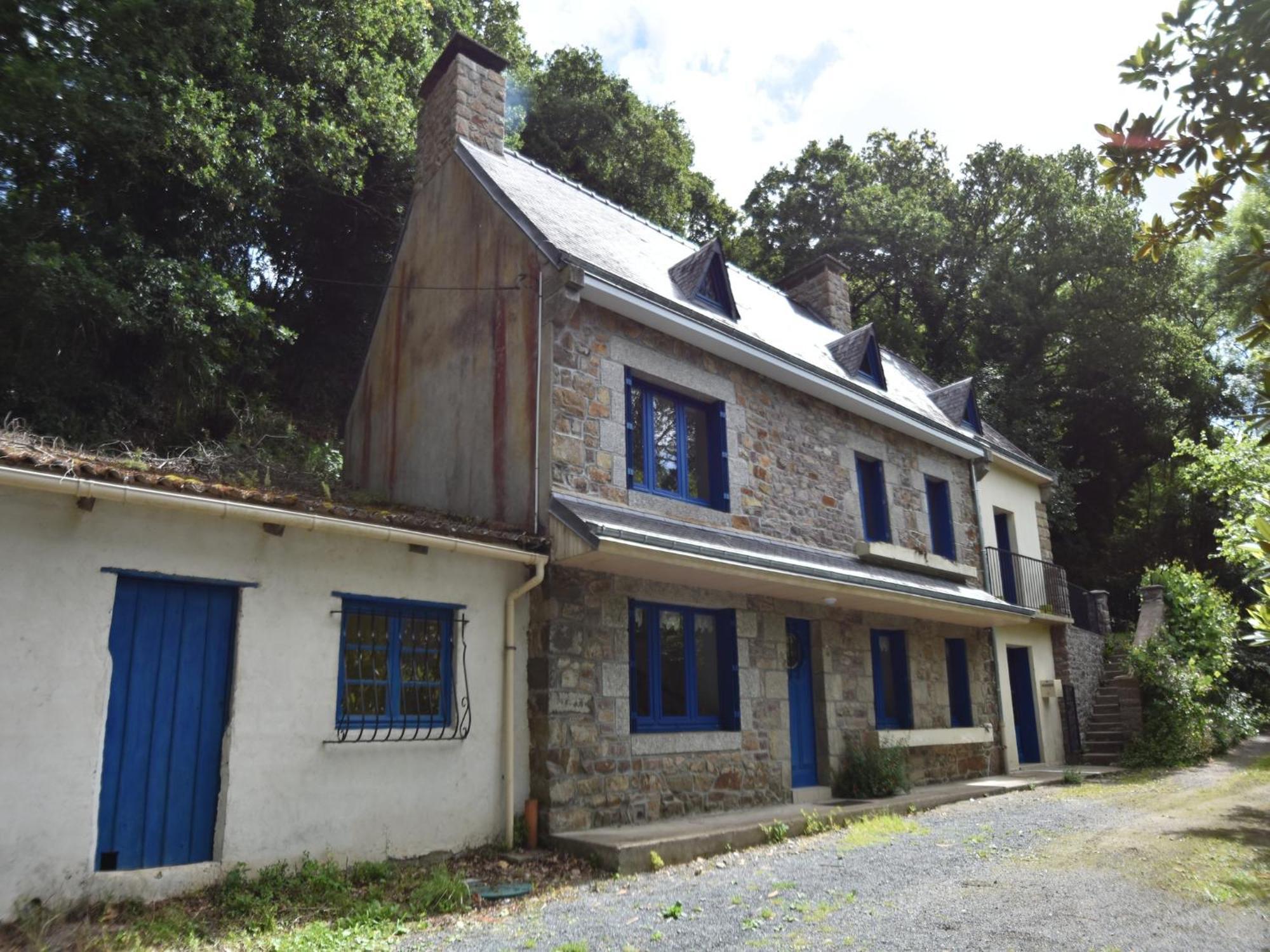 Superb Holiday Home With Private Garden Yvias Extérieur photo