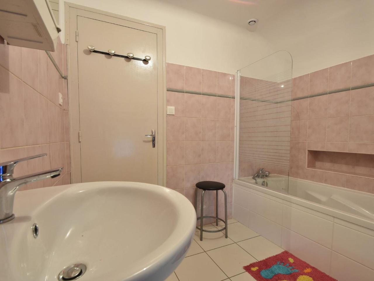 Superb Holiday Home With Private Garden Yvias Extérieur photo