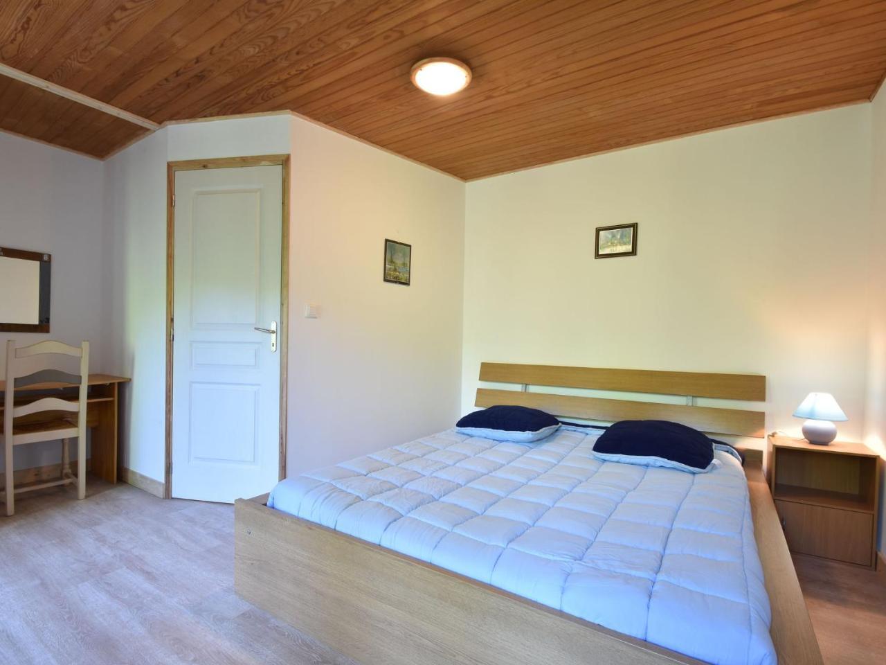 Superb Holiday Home With Private Garden Yvias Extérieur photo